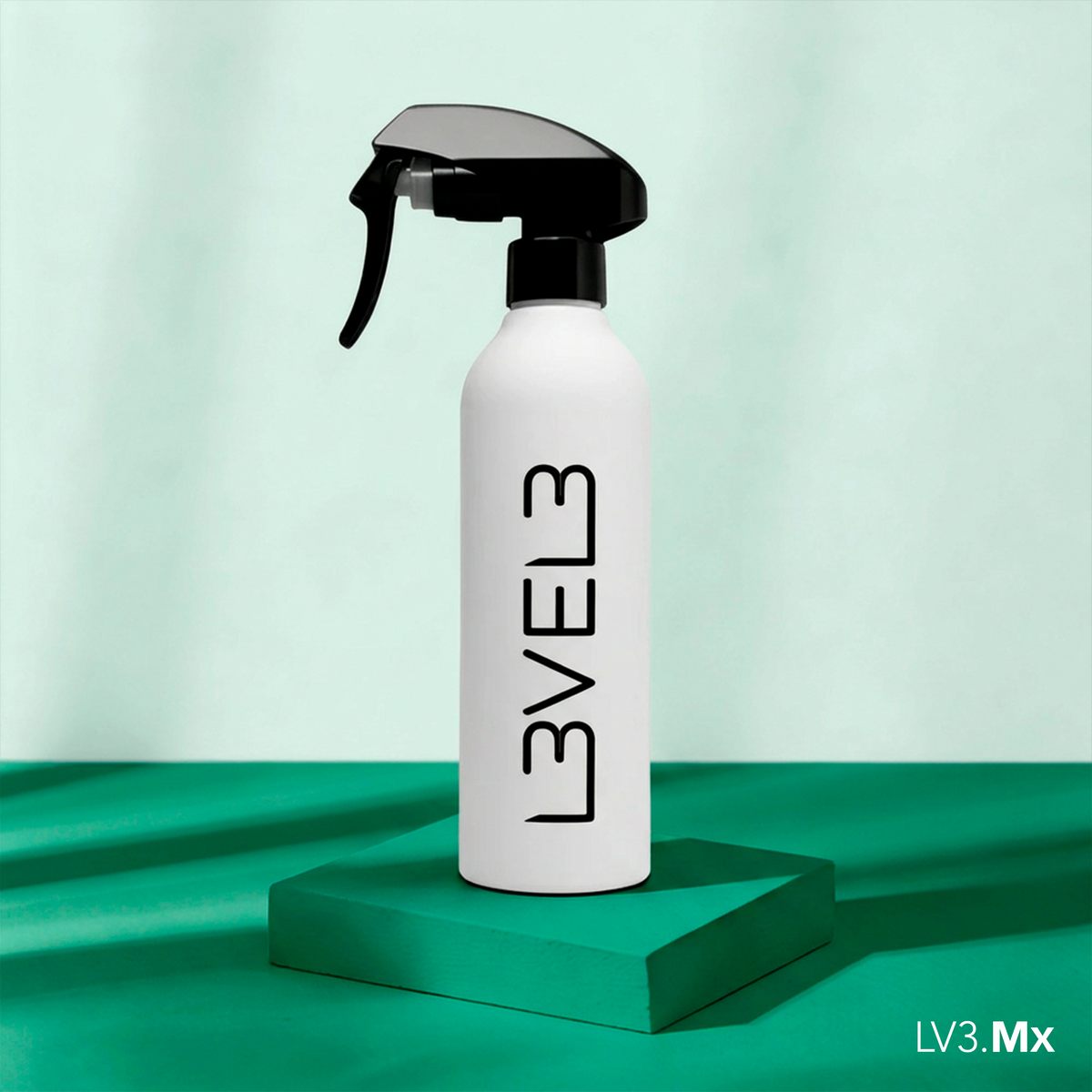 L3VEL3 RUBBERIZED WATER SPRAY BOTTLE WHITE